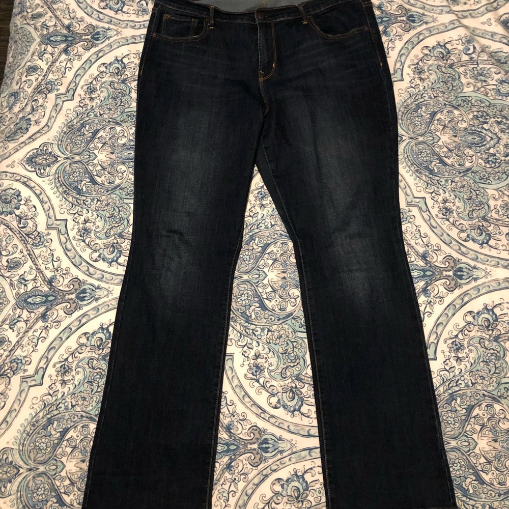 LAST CHANCE - MOVING: Mid-Rise Curvy Bootcut Jean